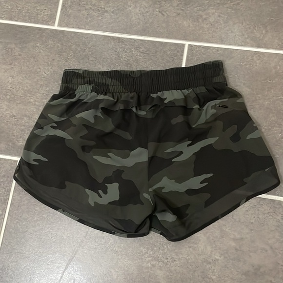 Athleta Printed Mesh Run Racer Short size Extra Small - Picture 3 of 9